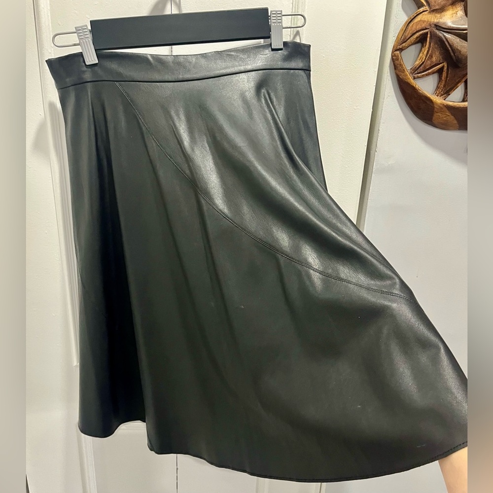 Guess Faux Leather Skirt 🖤